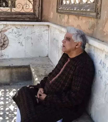 जावेद अख्तर: संघर्ष से सफलता तक का सफर, जानें उनकी प्रेरणादायक कहानी