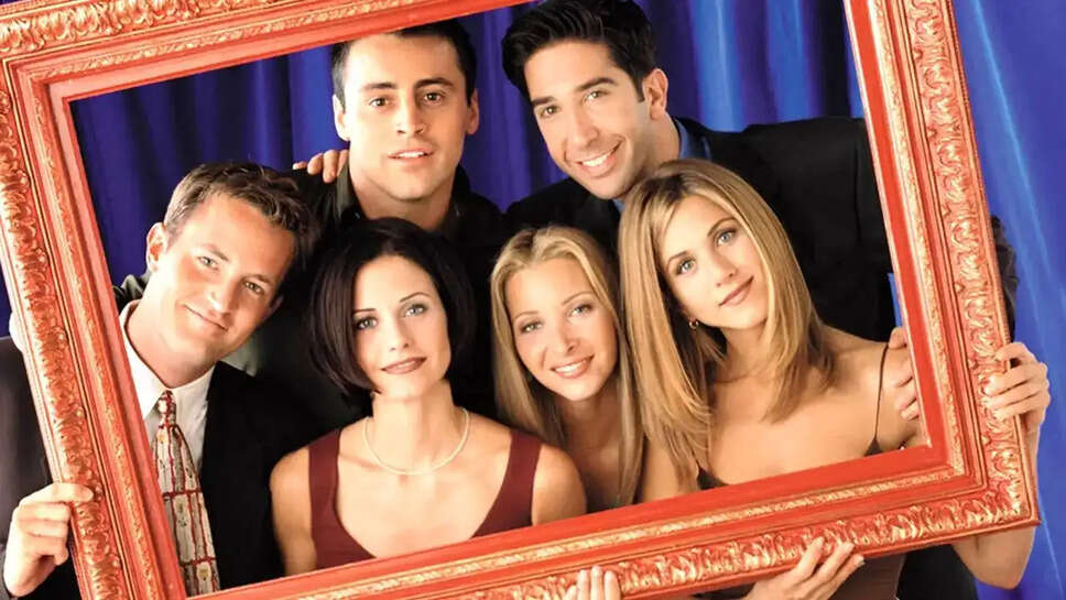 Matthew Perry की याद में नीलामी: FRIENDS के स्क्रिप्ट्स और व्यक्तिगत सामान बिकेंगे!