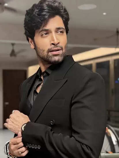 अदिवि शेष का अनोखा फैसला: अब फिल्में हिंदी और तेलुगु में एक साथ!