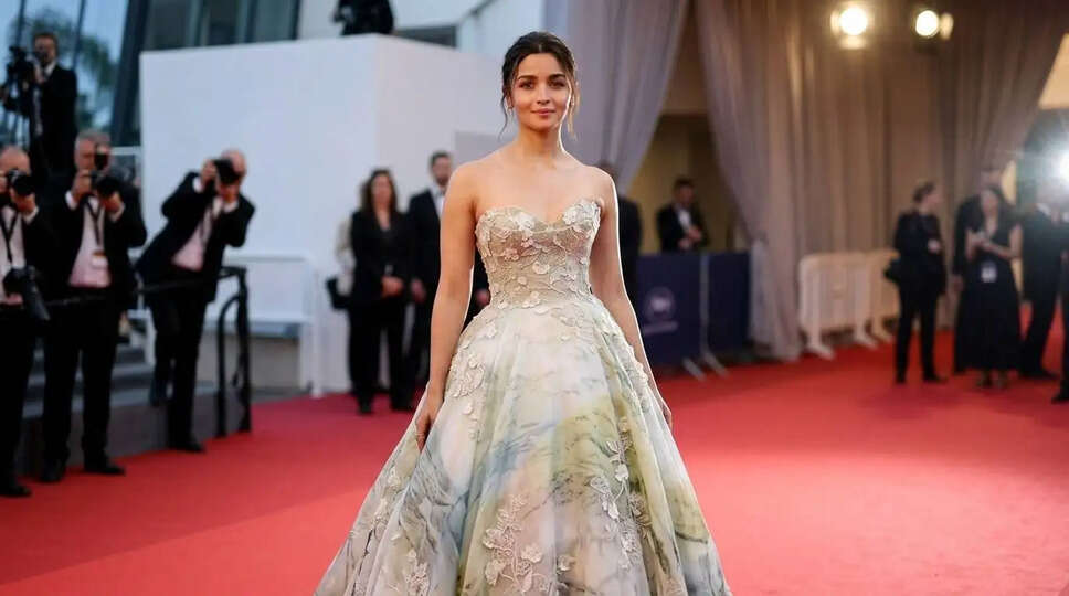 Cannes 2026: आलिया भट्ट का जादुई लुक बना चर्चा का विषय!