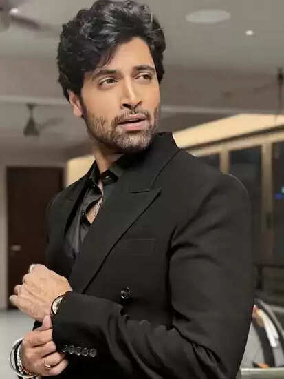 अदिवि शेष का अनोखा फैसला: फिल्में अब हिंदी और तेलुगु में एक साथ शूट होंगी!