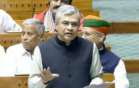 क्या है 'सरके चुनरिया' गाने का विवाद? जानें केंद्रीय मंत्री अश्विनी वैष्णव का बयान