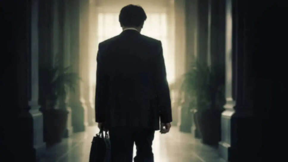 क्या है Manoj Bajpayee की नई फिल्म 'Governor: The Silent Saviour' की कहानी? जानें पहले पोस्टर के बारे में!