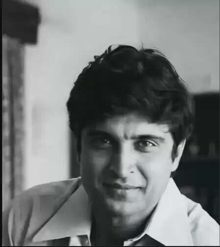 जावेद अख्तर के जन्मदिन पर परिवार और दोस्तों ने दी बधाई, जोया ने शेयर की पुरानी तस्वीर