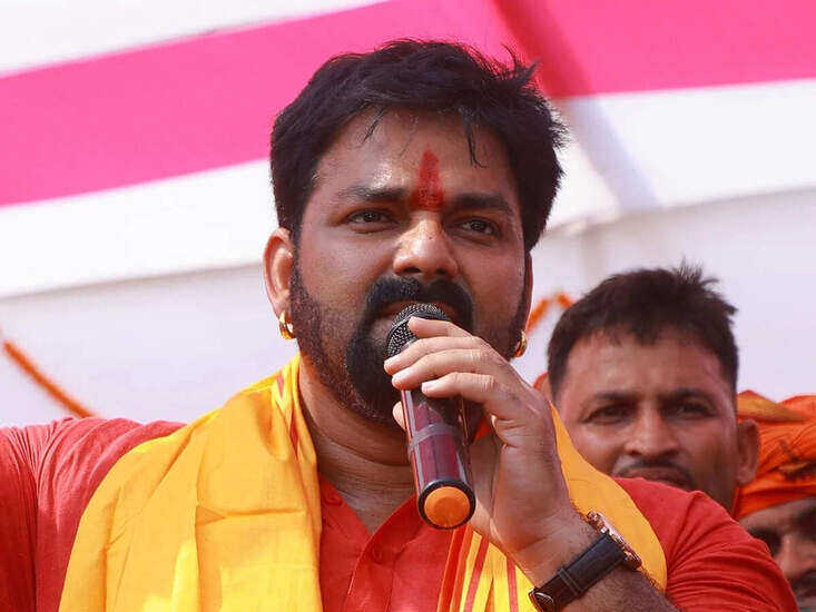 पवन सिंह का राजनीतिक सफर: क्या पूरा करेंगे माँ का सपना?