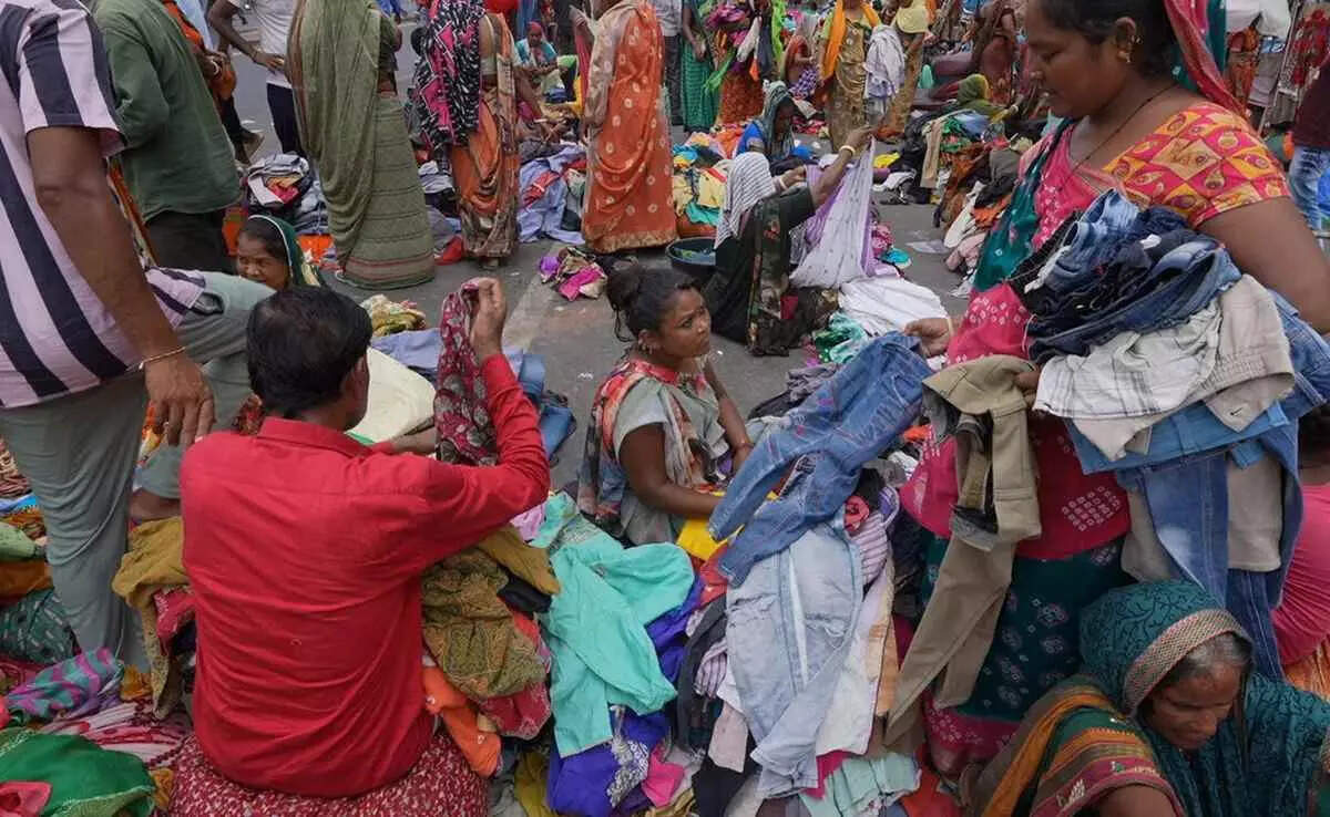 पुराने कपड़ों का कारोबार: कैसे ये कपड़े बनते हैं नए उत्पादों में?