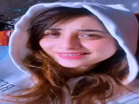 अयोध्या महोत्सव में रानी चटर्जी का खास योगदान, जानें 2026 के लिए उनके नए संकल्प!