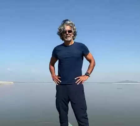 महिलाओं की फिटनेस पर मिलिंद सोमन का जोर: स्वस्थ समाज की नींव