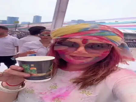 दीपशिखा नागपाल का होली का जश्न: रंगों में रंगी अदाकारा की यादें