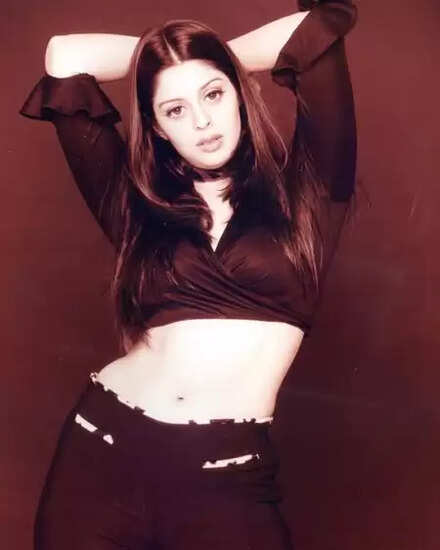 क्या आप जानते हैं नगमा की कहानी? 16 साल की उम्र में बनीं सुपरस्टार!