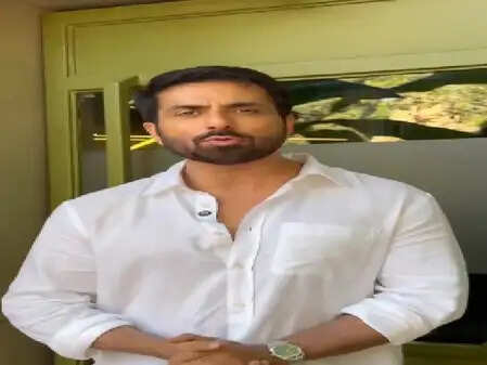 सोनू सूद की नई पहल: दुबई में फंसे लोगों के लिए मुफ्त आवास की पेशकश