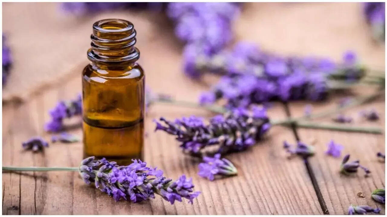 क्या आप जानते हैं एसेंशियल ऑयल्स के फायदे? जानें 5 बेहतरीन विकल्प!