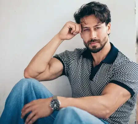 क्या आप जानते हैं टाइगर श्रॉफ के जन्म के समय मिली थी साइनिंग अमाउंट? जानें इस दिलचस्प कहानी को!