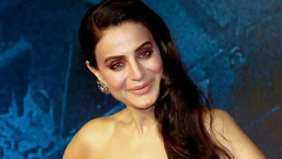 क्या है Ameesha Patel का Dubai यात्रा में नया मोड़? जानें इस संकट के बीच उनकी स्थिति!
