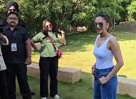 क्या रकुल प्रीत सिंह ने गिर नेशनल पार्क में नियमों का उल्लंघन किया? जानें पूरी कहानी!