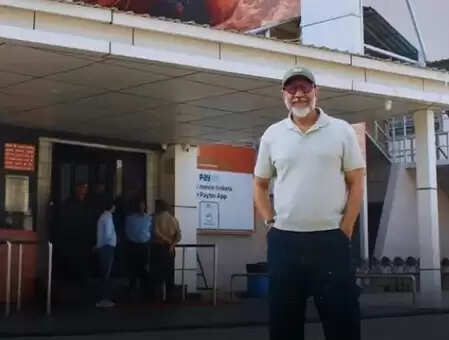 अनुभव सिन्हा की अनोखी यात्रा: सिंगल स्क्रीन सिनेमा की खोज में निकल पड़े!