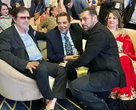 धर्मेंद्र के निधन पर संजय खान की भावुक यादें: 1966 की वो रात