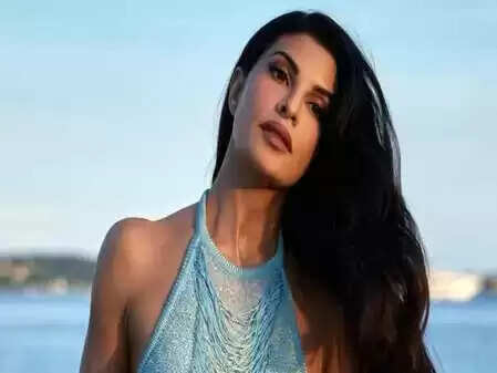 क्या सुकेश ने जैकलीन को दिया क्रिसमस पर एक शानदार गिफ्ट? जानें इस रोमांटिक लेटर की कहानी!