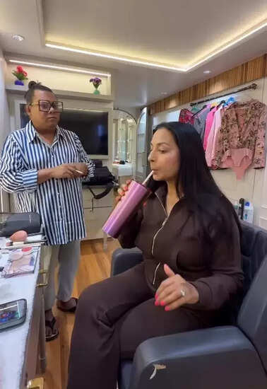 कश्मीरा शाह का पानी पीने का अनोखा तरीका: जानें इसके फायदे!