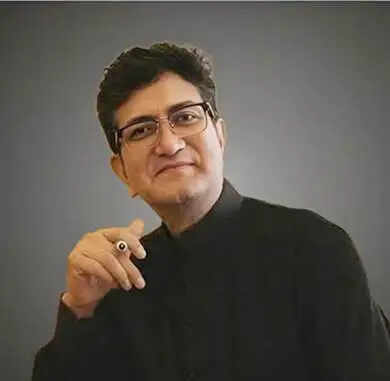 प्रसार भारती के नए अध्यक्ष बने प्रसून जोशी: जानें उनकी उपलब्धियों के बारे में