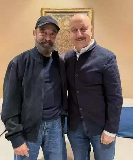 अनुपम खेर की कमल हासन से दिलचस्प मुलाकात: जानें क्या हुआ खास!