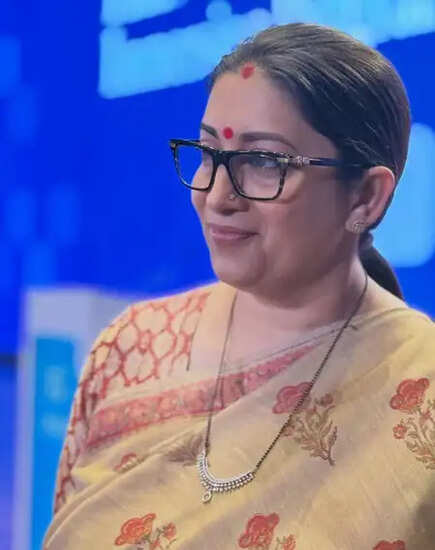 स्मृति ईरानी ने ट्रोलर्स को दिया करारा जवाब, आत्मविश्वास से भरी तस्वीर साझा की!