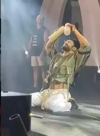 विद्युत जामवाल ने मोम से किया अनोखा प्रदर्शन, फैंस हुए हैरान!