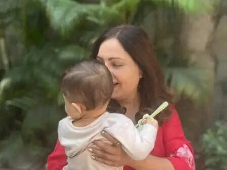 सोनम कपूर ने सास के जन्मदिन पर साझा की भावुक पोस्ट, जानें क्या लिखा!