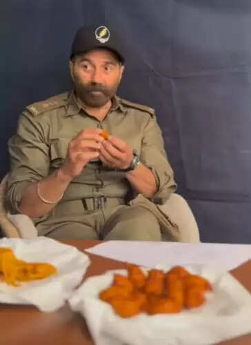 सनी देओल की 'बॉर्डर 2' की शूटिंग में बारिश का मजा, चाय-पकौड़े का आनंद!