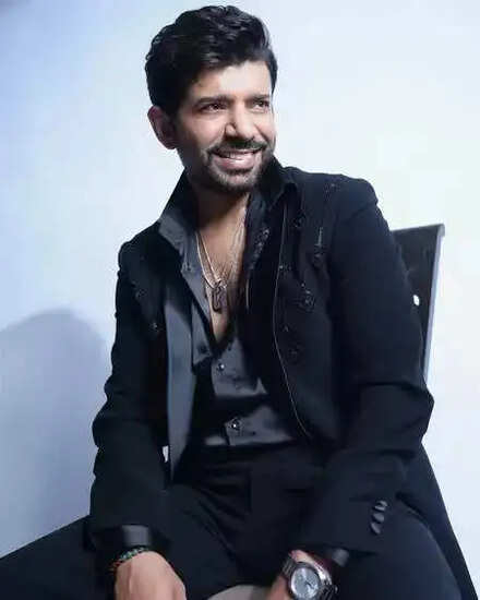 विनीत कुमार सिंह ने जी सिने अवॉर्ड्स में बेस्ट सपोर्टिंग एक्टर का खिताब जीता, जानें उनकी सफलता की कहानी!