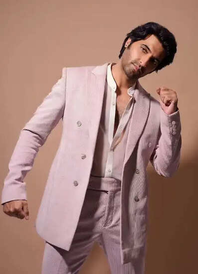 अक्षय ओबेरॉय की नई फिल्म 'टू जीरो वन फोर': डबिंग पूरी, जानें क्या कहा अभिनेता ने!