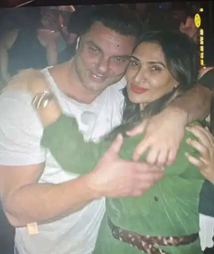 सलमान खान के करीबी दोस्त कुमुद राणे का निधन: परिवार ने दी भावभीनी श्रद्धांजलि