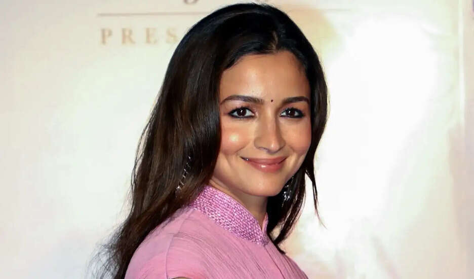 आलिया भट्ट की AI तस्वीरों पर विवाद: पाकिस्तानी ब्रांड ने किया इस्तेमाल