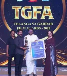 तेलंगाना गद्दार फिल्म अवॉर्ड्स में चिरंजीवी को मिला एनटीआर अवॉर्ड, राम चरण ने साझा किया भावुक संदेश