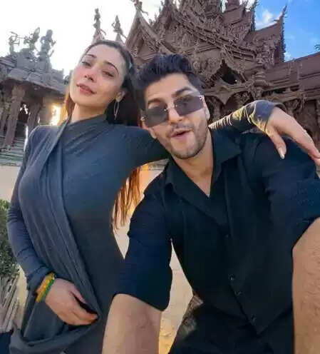 कृष और सारा की जोड़ी: शादी के बाद शुरू किया नया प्रोडक्शन हाउस!