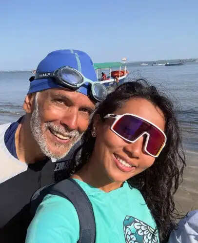 क्या है मिलिंद सोमन की ताजा तैराकी चुनौती? जानें उनके अद्भुत अनुभव के बारे में!