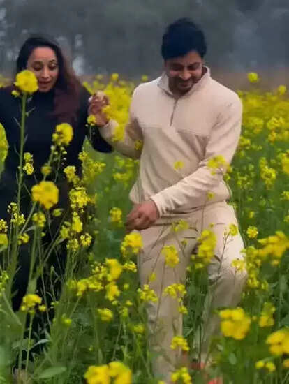 रानी चटर्जी की नई पोस्ट में दिखी खूबसूरत लोकेशन और राकेश बाबू की संगत!