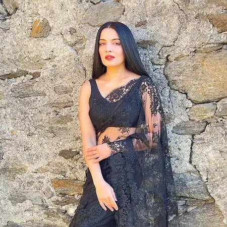 क्या है सेलिना जेटली के भाई मेजर विक्रांत जेटली की हिरासत का रहस्य? जानें पूरी कहानी!