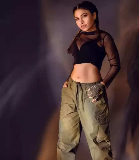 तुलसी कुमार का नया गाना 'शर्तां': एक धमाकेदार डांस ट्रैक जो दिलों को छू लेगा!