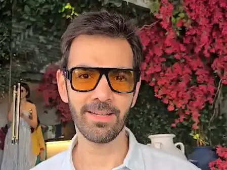 दिव्यांका त्रिपाठी और विवेक दहिया का बेबी शॉवर: टीवी जगत के सितारों ने दी बधाई!