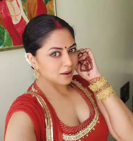 कविता कौशिक का भावुक पोस्ट: बचपन की यादें और खोए हुए रूप