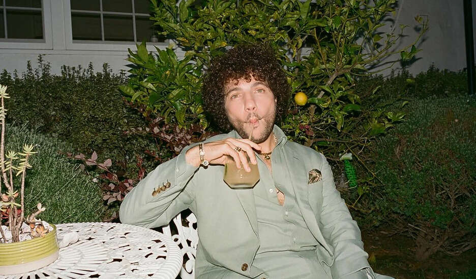 बेनी ब्लैंको ने गंदे पैरों की आलोचना का मजेदार जवाब दिया