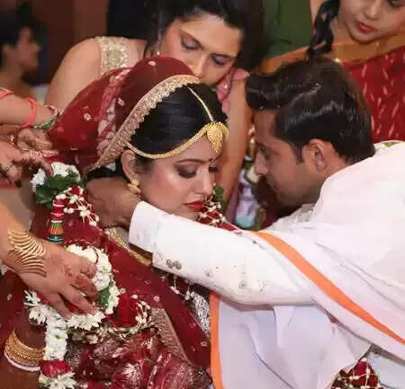 इशिता दत्ता और वत्सल सेठ की शादी की आठवीं सालगिरह: प्यार भरे लम्हों की यादें