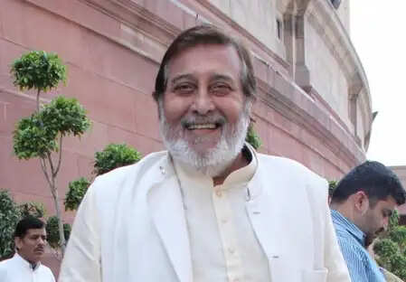 विनोद खन्ना: एक अभिनेता जो खेलों में भी थे माहिर, जानें उनकी अनकही कहानी