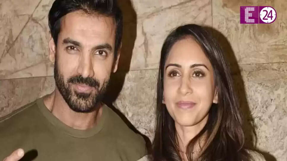 जॉन इब्राहिम का क्रिसमस परिवार फोटो हुआ वायरल