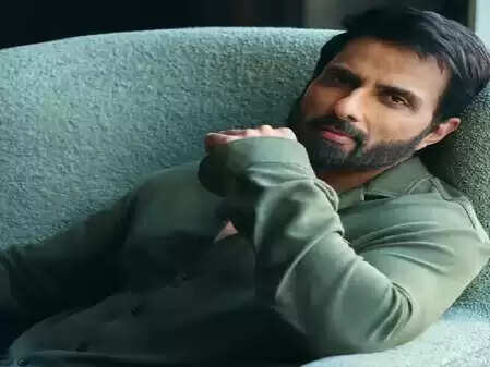 सोनू सूद ने बच्चों की सुरक्षा के लिए उठाई आवाज, सोशल मीडिया पर रोक लगाने की मांग