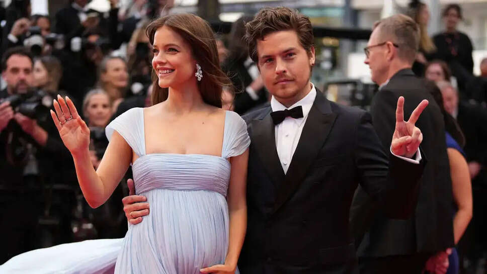 क्या Dylan Sprouse और Barbara Palvin बनने वाले हैं माता-पिता? जानें उनकी खास घोषणा के बारे में!