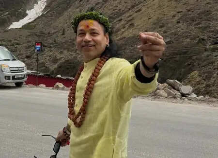 कैलाश खेर की बद्रीनाथ यात्रा: भगवान विष्णु का आशीर्वाद लेने पहुंचे गायक