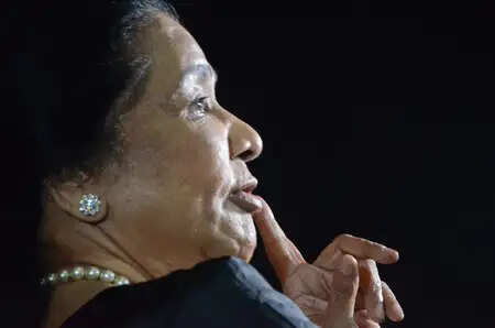 बॉलीवुड में शोक की लहर: आशा भोसले का निधन, सुरों की मल्लिका का सफर खत्म