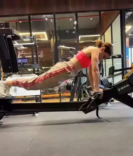 सोहा अली खान का नया वर्कआउट वीडियो: फिटनेस के प्रति उनकी प्रेरणा जानें!